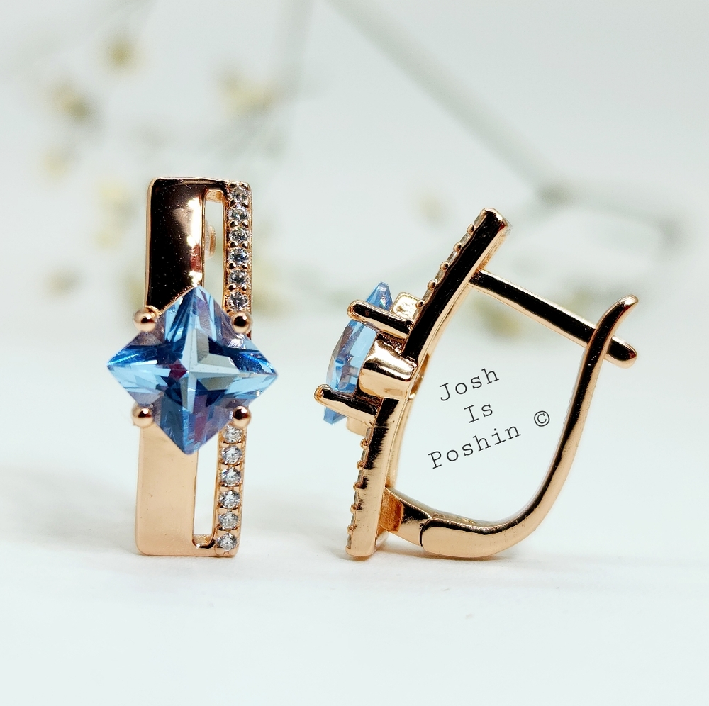 2.00CT Princess shape blue topaz latch back earrings in sterling silver - Picture 3 of 13